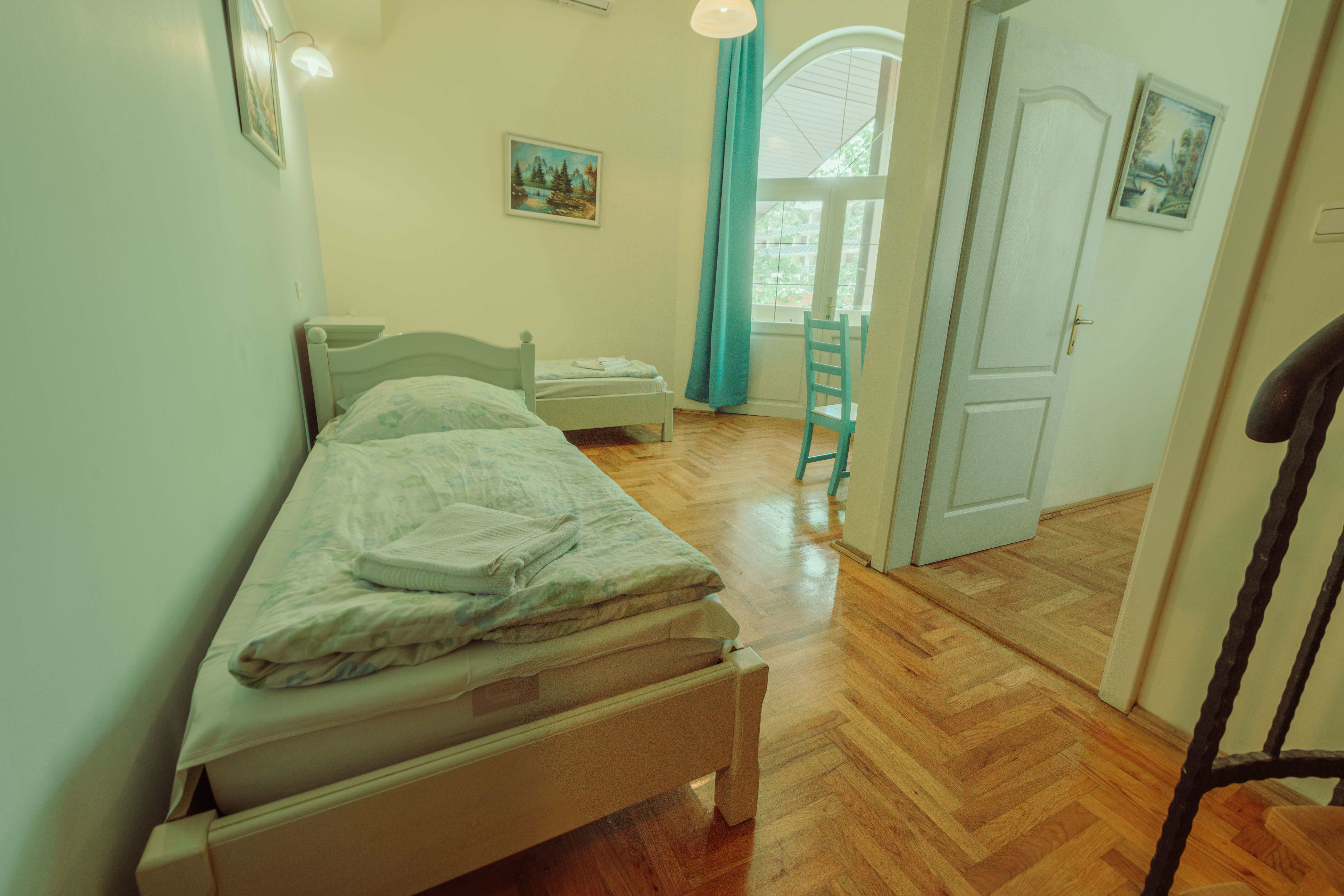 Hatszemélyes apartman